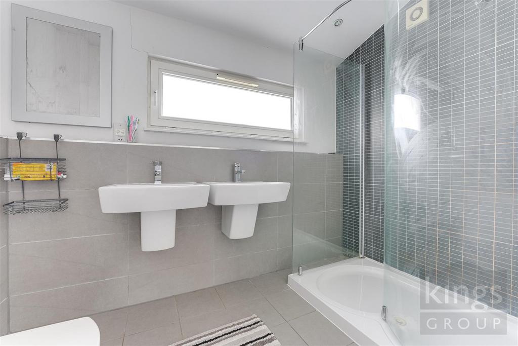 En-suite 4.jpg