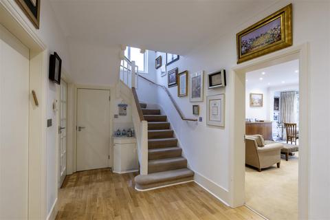 undefined, Basing Hill, NW11