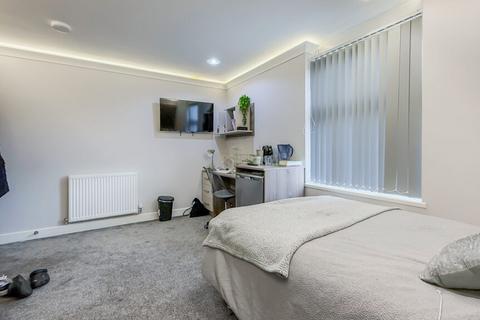 5 bedroom terraced house to rent, Dawlish Road, Birmingham B29