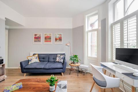 1 bedroom flat for sale, Netherhall Gardens,  Hampstead,  NW3,  NW3