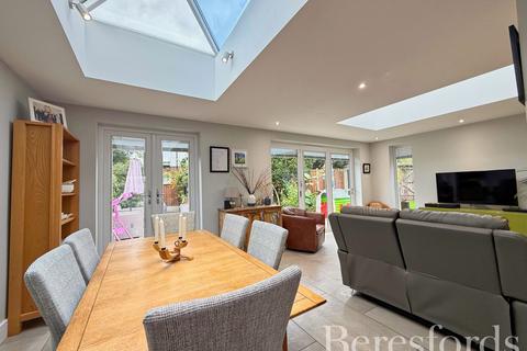 4 bedroom semi-detached house for sale, Wych Elm Road, Hornchurch, RM11
