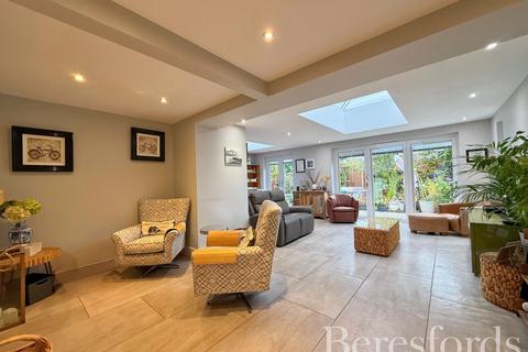 4 bedroom semi-detached house for sale, Wych Elm Road, Hornchurch, RM11