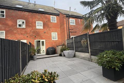3 bedroom townhouse for sale, Underwood Court, Glenfield