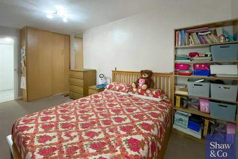 2 bedroom flat for sale, Prince Regent Road, Hounslow TW3
