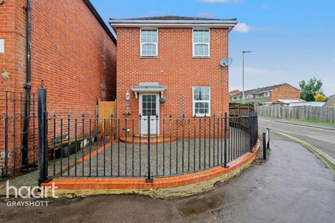 4 bedroom detached house for sale, Forest Road, Bordon