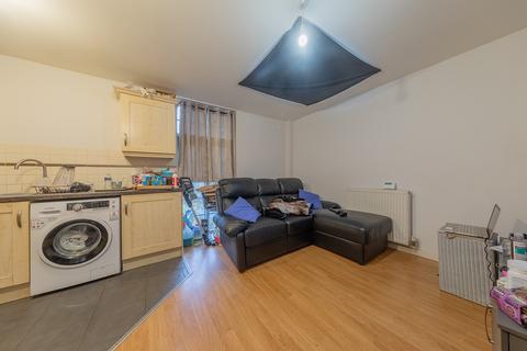2 bedroom flat for sale, Caxton Court, Burton-on-Trent DE14