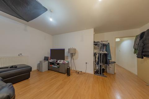 2 bedroom flat for sale, Caxton Court, Burton-on-Trent DE14