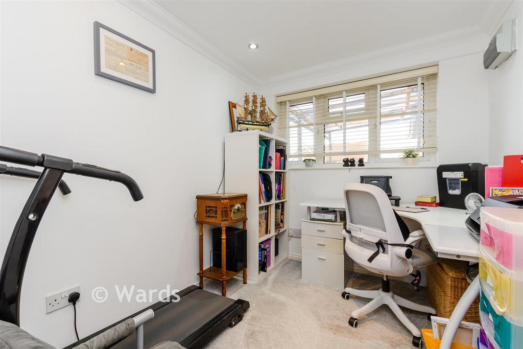 Bedroom 3/ Office