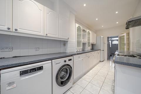 3 bedroom terraced house to rent, Derrick Road Beckenham BR3