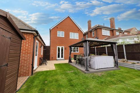 3 bedroom detached house for sale, Old Heath Road, Colchester, CO2 8