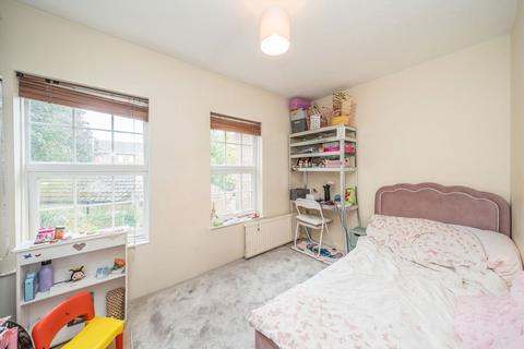 undefined, Post Lane, Twickenham TW2