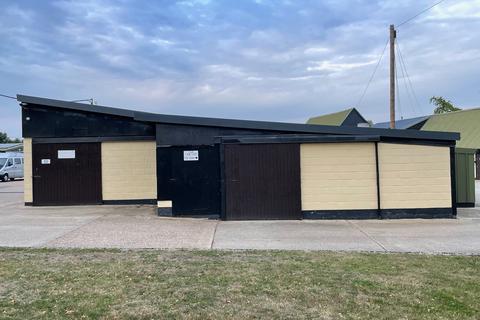 Distribution warehouse to rent - Goulds Farm Rayne CM77 6DF