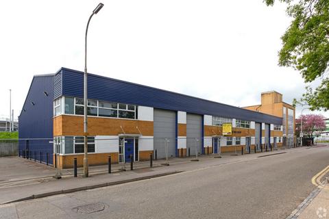 Warehouse to rent, 199-215 Cardiff Rd Reading RG1 8HT