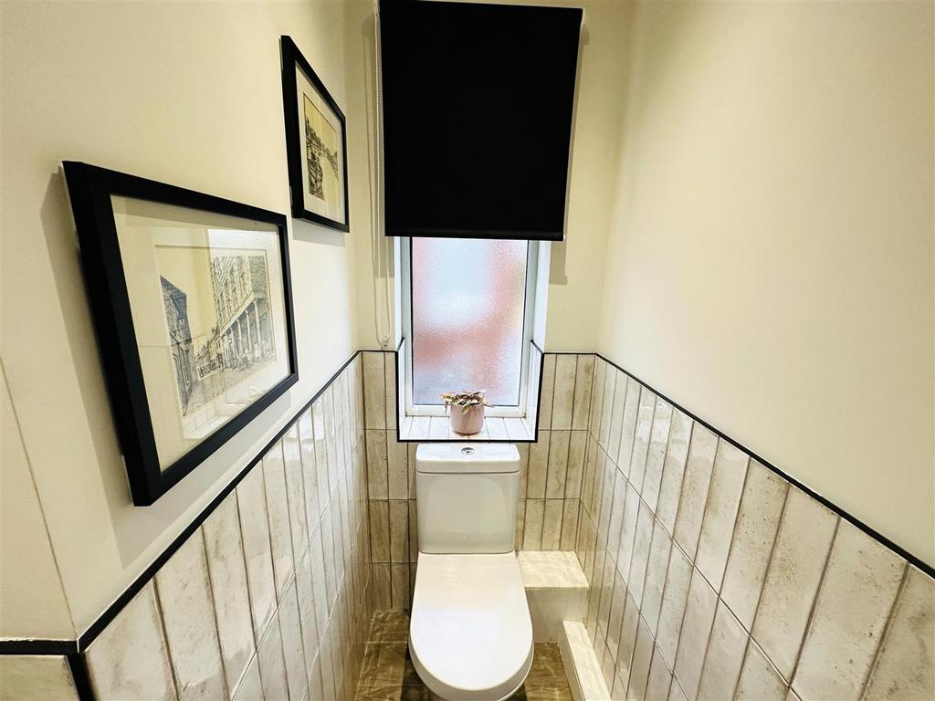 Bathroom3.jpg