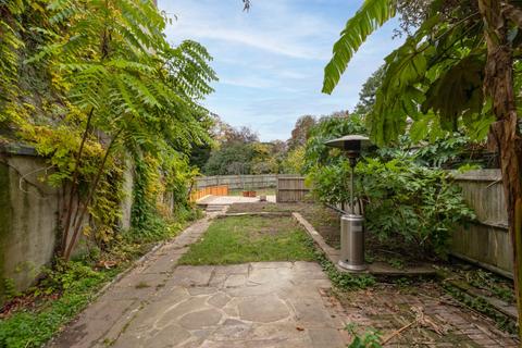 undefined, Kew Green, Richmond, TW9