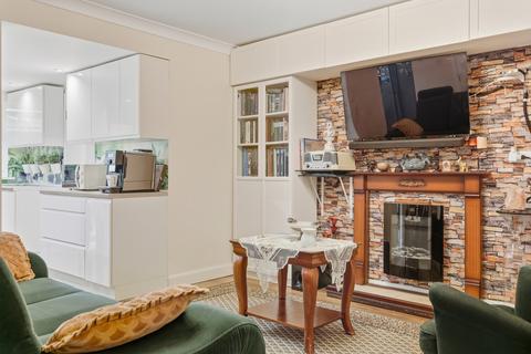 4 bedroom terraced house for sale, Crowlands Avenue, Romford, RM7