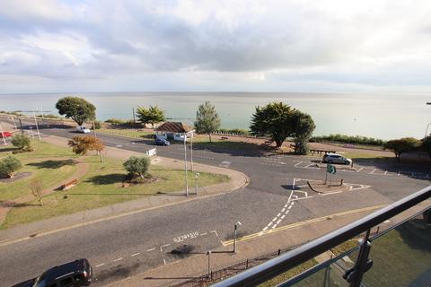 2 bedroom flat for sale, Mansfield Towers, Marine Parade East, CO15