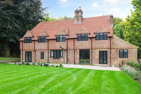4 bedroom detached house to rent, Millfield Lane, Kingswood, Surrey, KT20