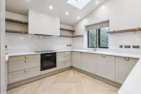 4 bedroom detached house to rent, Millfield Lane, Kingswood, Surrey, KT20
