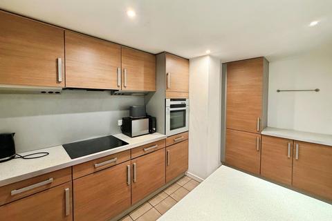 2 bedroom flat to rent, East Street, Leeds, West Yorkshire, UK, LS9