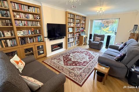 undefined, Richardson Crescent, West Cheshunt