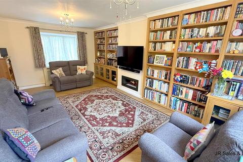 undefined, Richardson Crescent, West Cheshunt