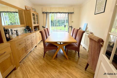 undefined, Richardson Crescent, West Cheshunt