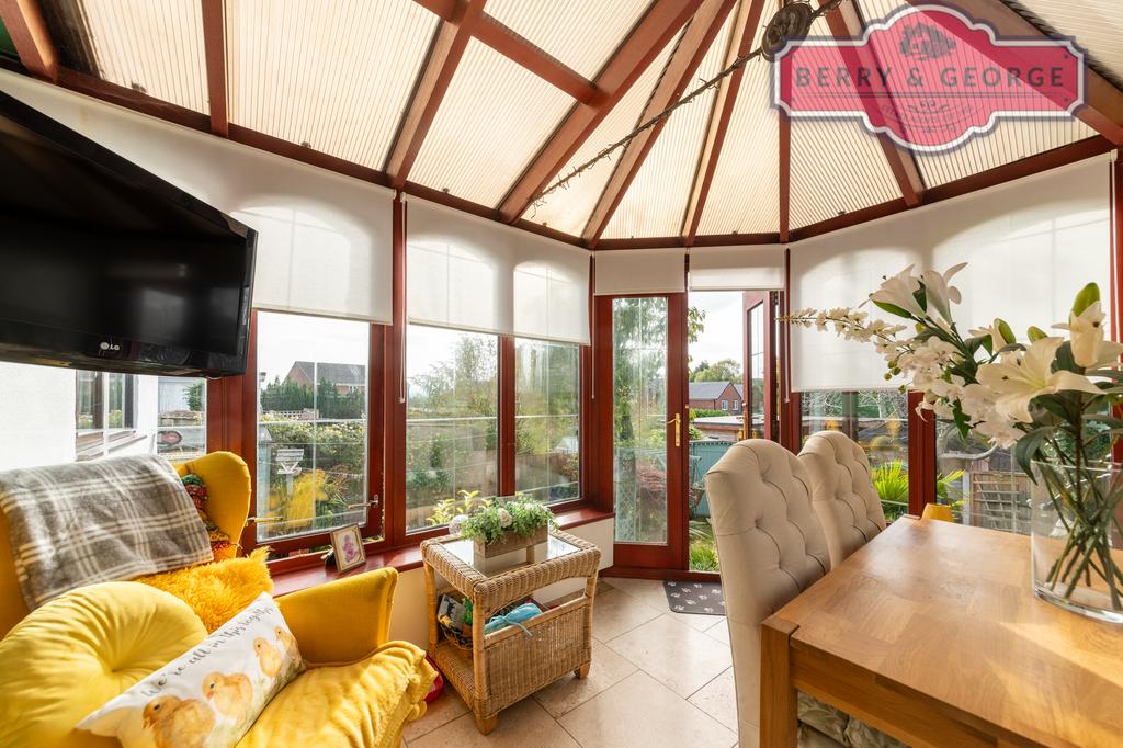 Sun room / diner