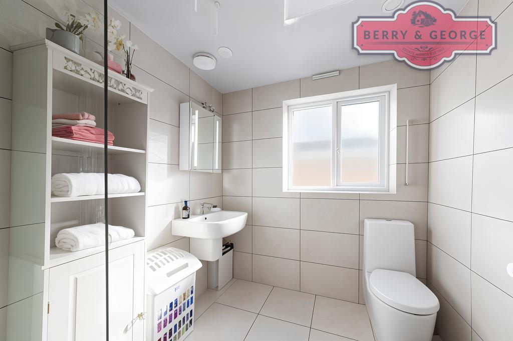 Family shower room