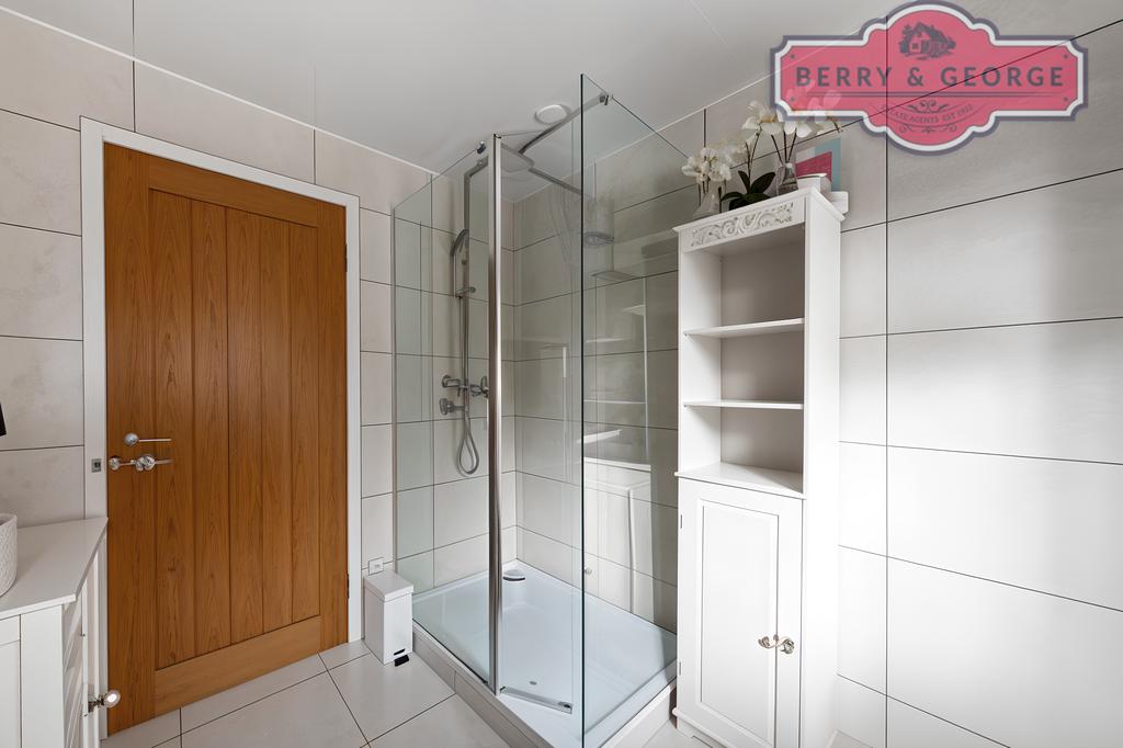 Family shower room