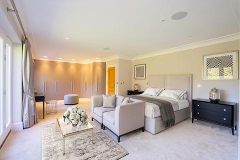 5 bedroom detached house to rent, Heath Road, Oxshott, Leatherhead, Surrey, KT22