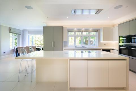 5 bedroom detached house to rent, Heath Road, Oxshott, Leatherhead, Surrey, KT22