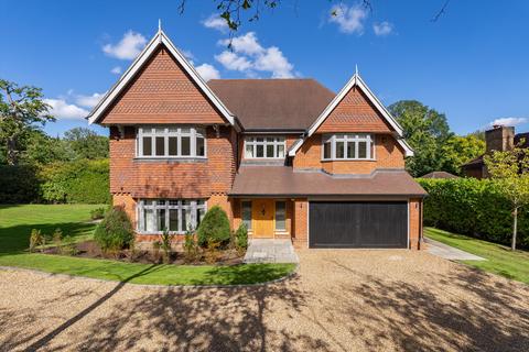 5 bedroom detached house to rent, Heath Road, Oxshott, Leatherhead, Surrey, KT22