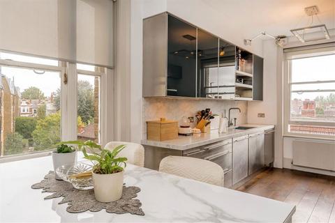 2 bedroom flat for sale, Castelnau, London SW13