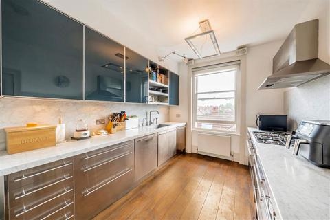 2 bedroom flat for sale, Castelnau, London SW13