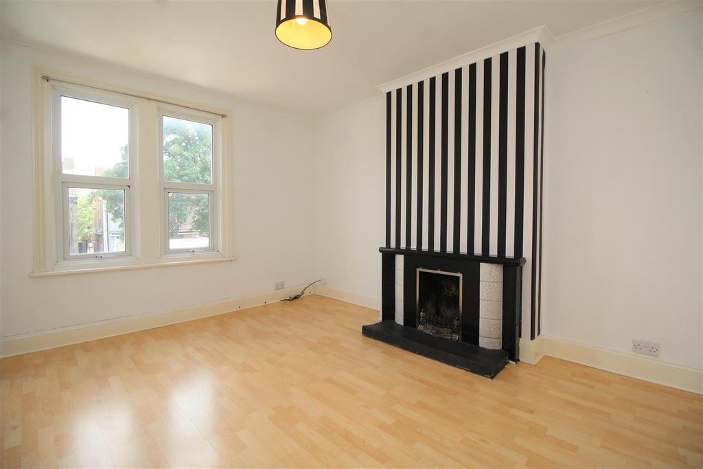 255 Oundle Flat 1 Lounge.jpg