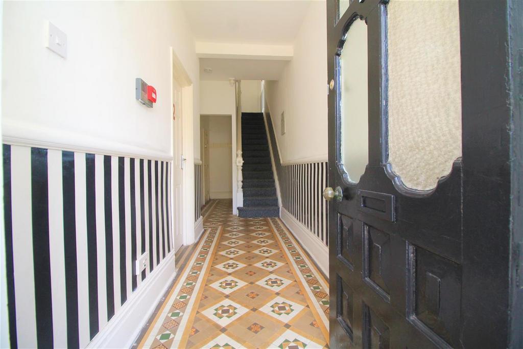 255 Oundle Hallway.jpg