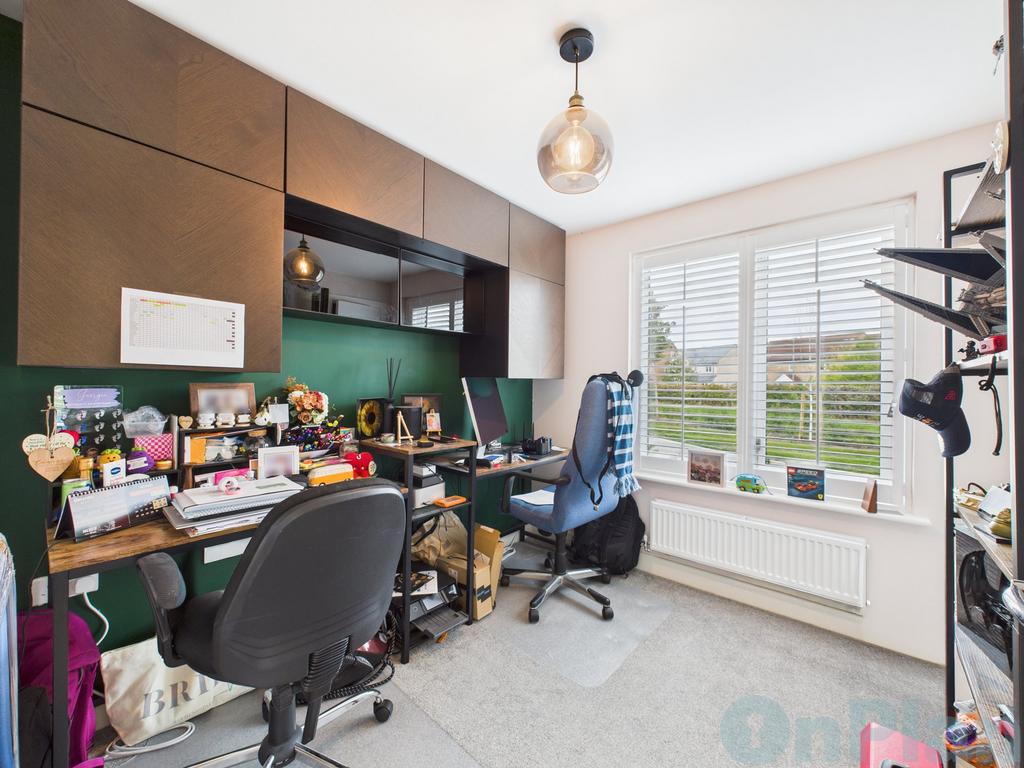 16 Wayne Gardens, Oxley office
