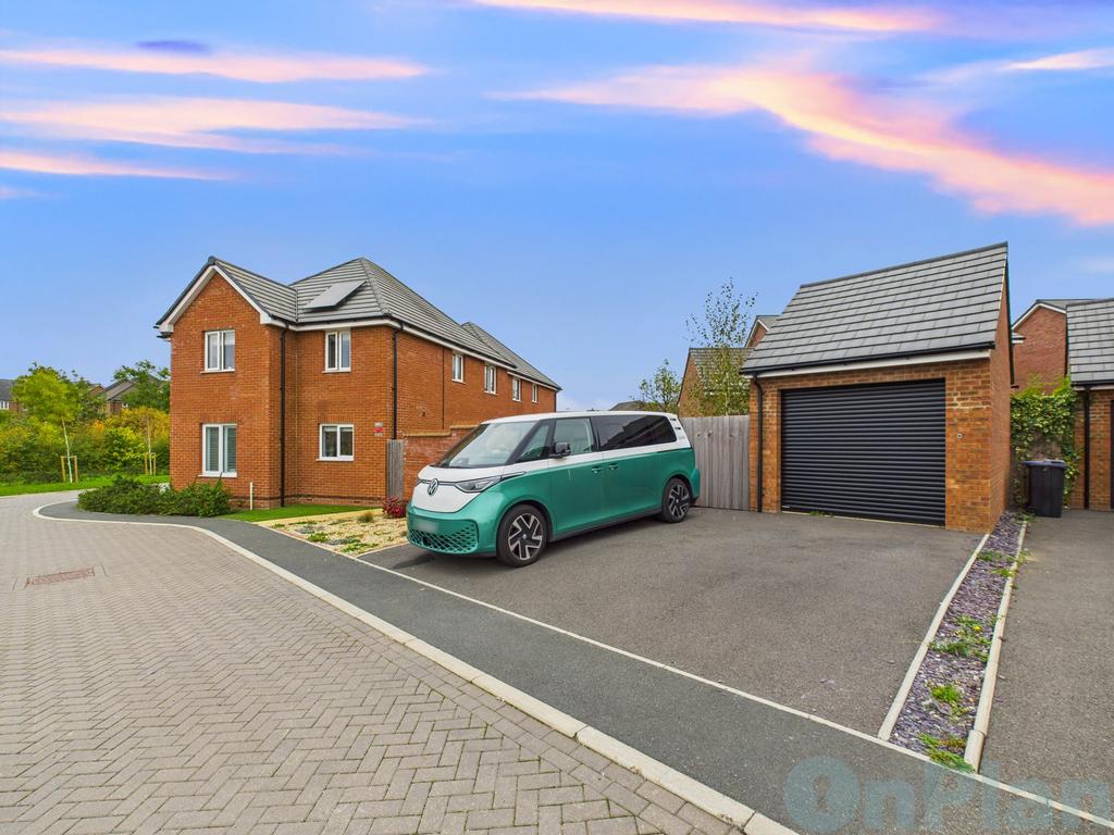 16 Wayne Gardens, Oxley driveway sunset