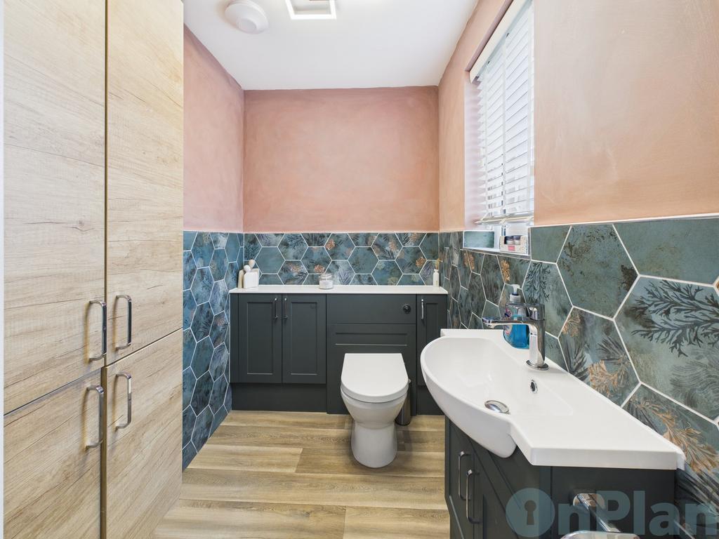 16 Wayne Gardens, Oxley downstairs wc