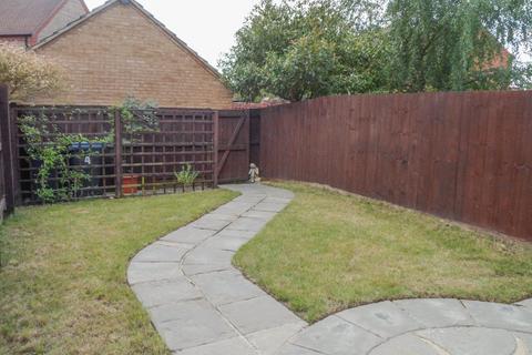 3 bedroom terraced house to rent, Stonechat Road, Coton Meadows, Rugby, CV23