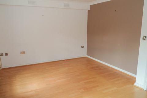 3 bedroom terraced house to rent, Stonechat Road, Coton Meadows, Rugby, CV23