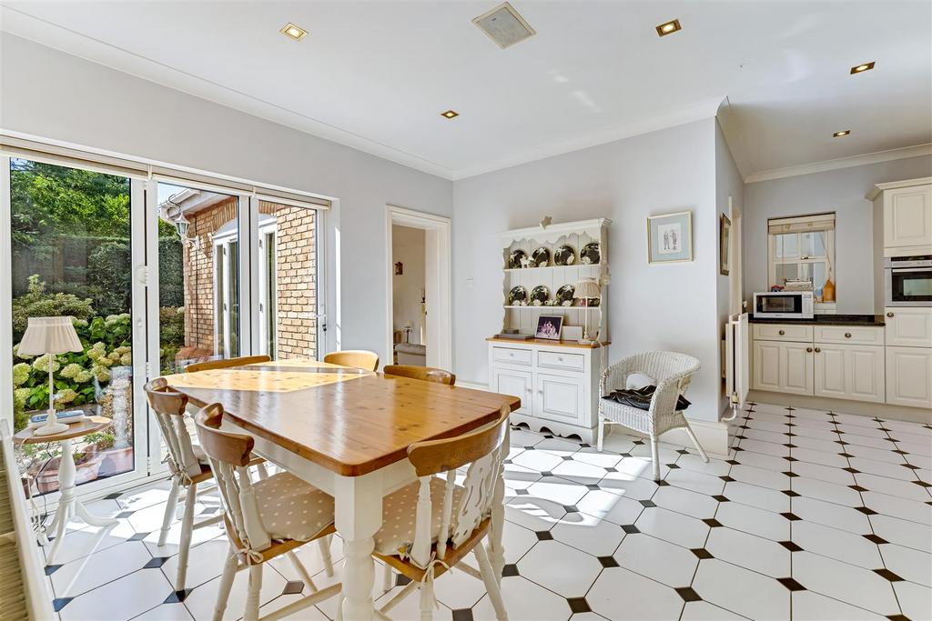 Dining kitchen