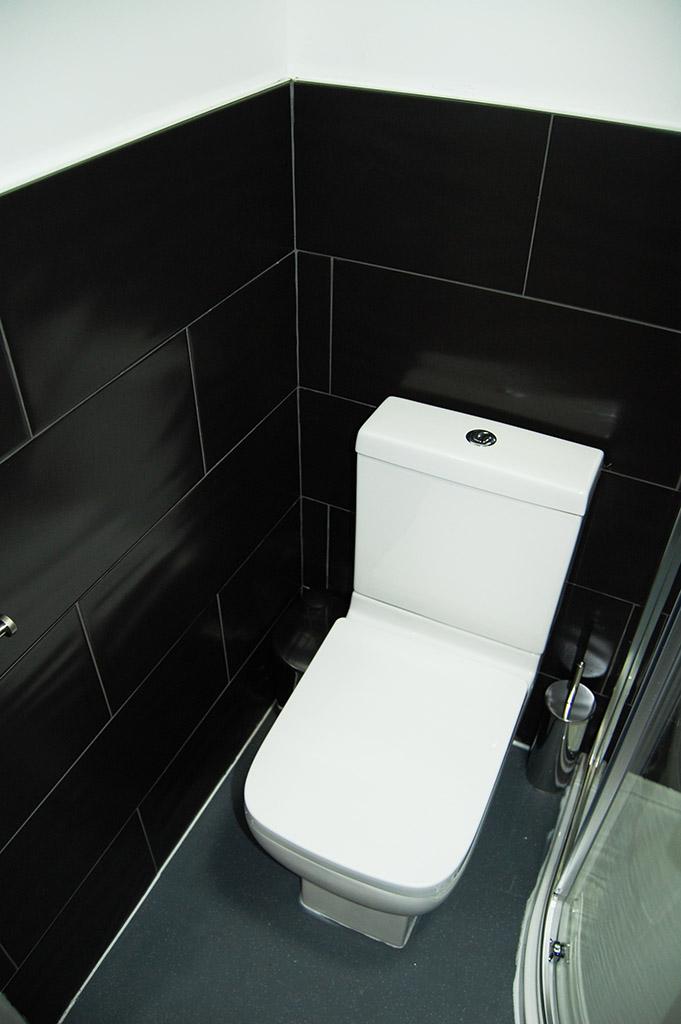 Room 5 En-suite 1.2