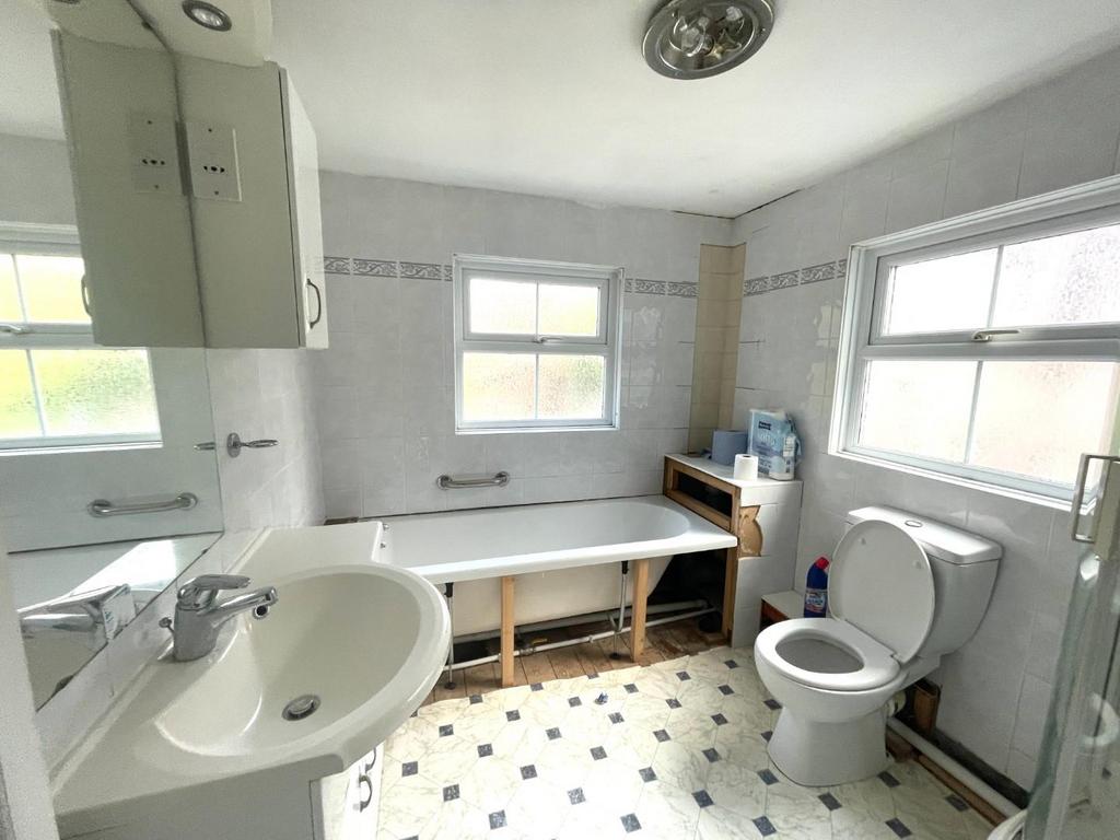 Bathroom.JPG