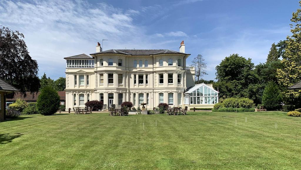 Willicombe-main-house-and-croquet-lawn.jpg