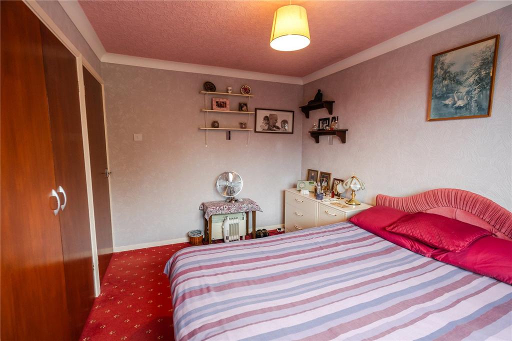 Bedroom 1 (2)