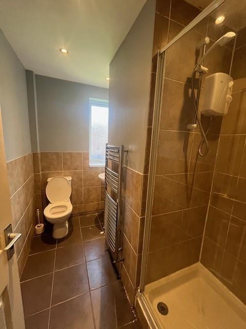 Bathroom 1.jpg