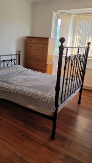 undefined, The Glen, Southall UB2