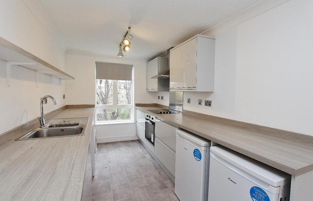 6 Perretts Court, Cumberland Road 2 bed apartment - £1,800 pcm